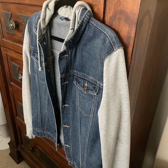 H&M JeanJacket w/ Sweatshirt Arms & Hoodie; Men’s Small; Like New; $15 - Picture 6 of 16